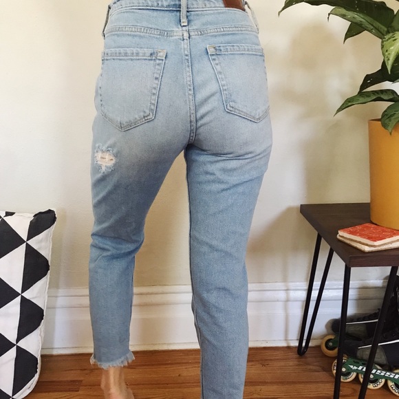 High-waisted Ripped Jeans - Picture 2 of 4